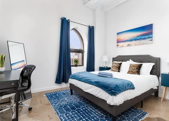 Peaceful Beachfront Loft Rooftop Gym Chicago