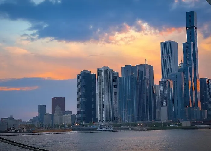Peaceful Beachfront Loft Rooftop Gym Apartment Chicago