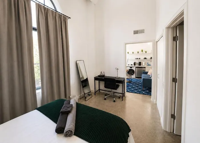 Apartment Peaceful Beachfront Loft Rooftop Gym *
